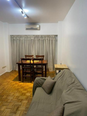Departamento excelente, 3 ambientes en Caballito, balcón a la calle 4 personas